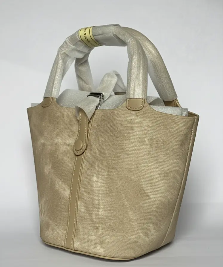 [1] Beige Minimalist Tote – Everyday Chic